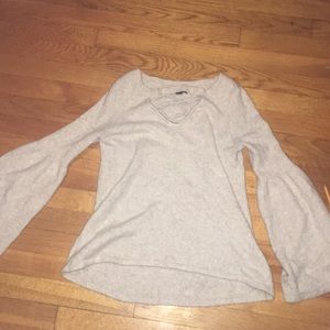 American Eagle and sleeve shirt